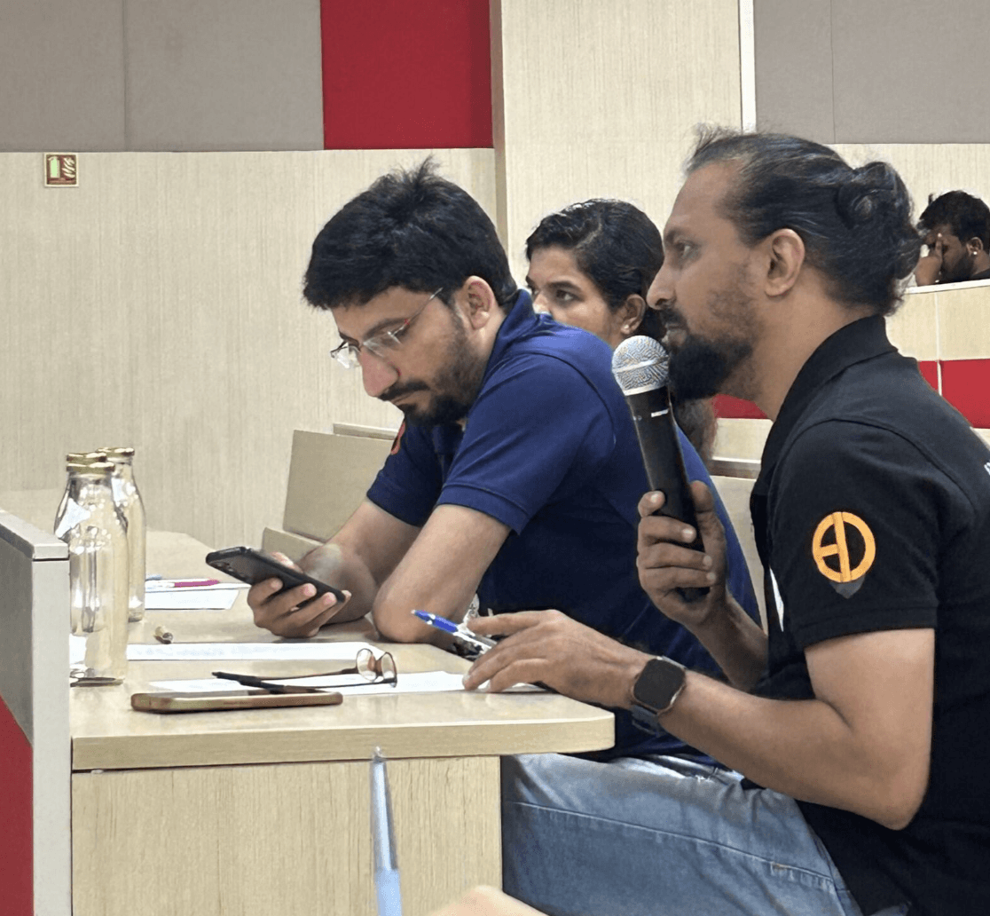 The Executive Dilemma simulation round in progress